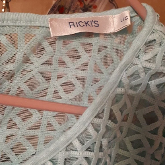 Blouse - Picture 2 of 9